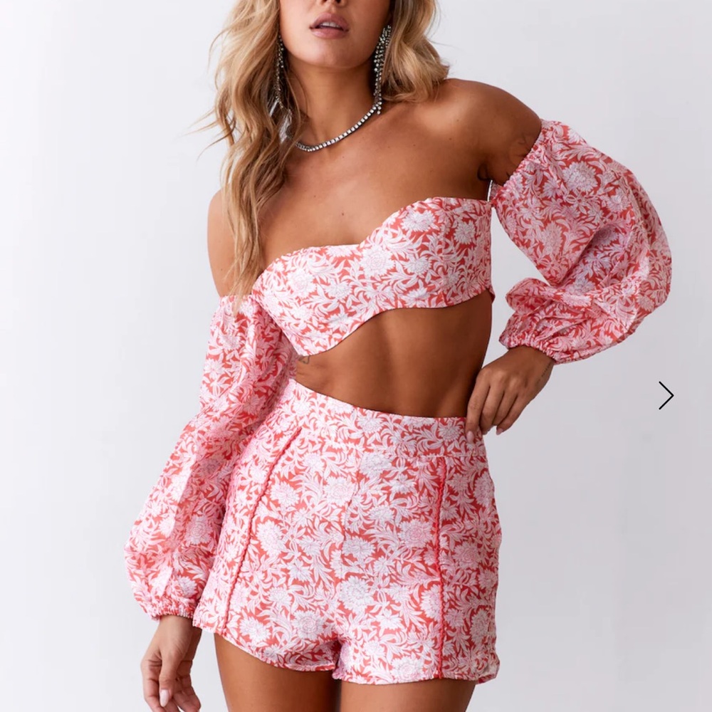 HELLO MOLLY SWEETER PASSIONS SHORTS RED, NWT L